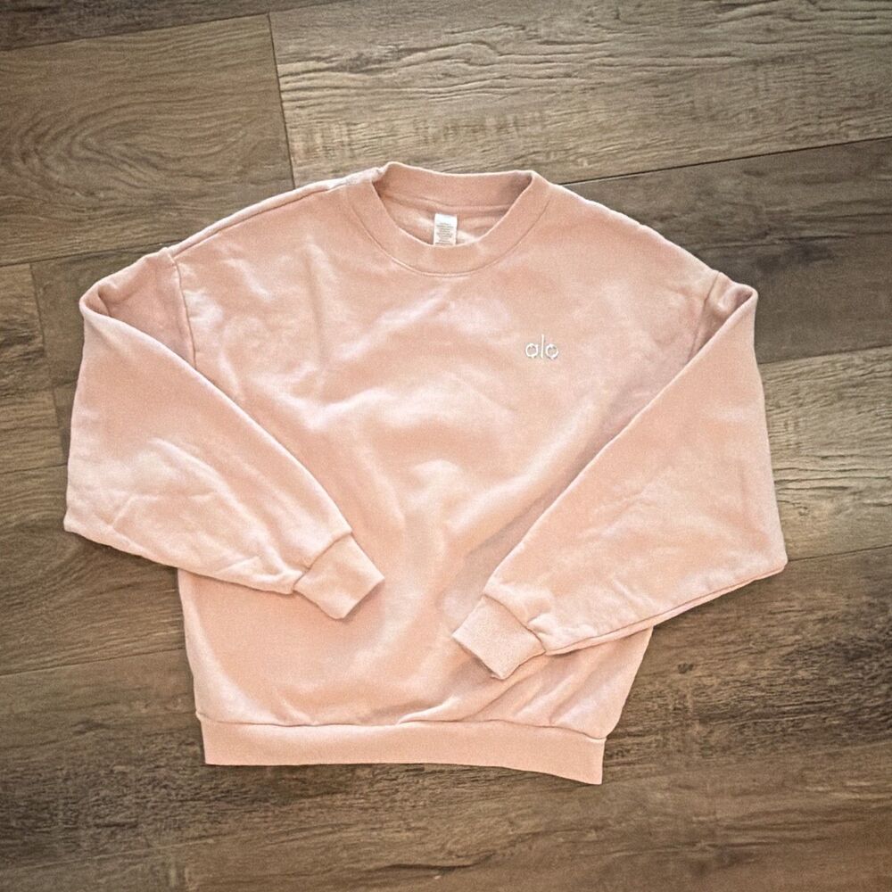 ALO YOGA Accolade Crewneck Pullover Sweatshirt Pink Embroidered Logo XS EUC